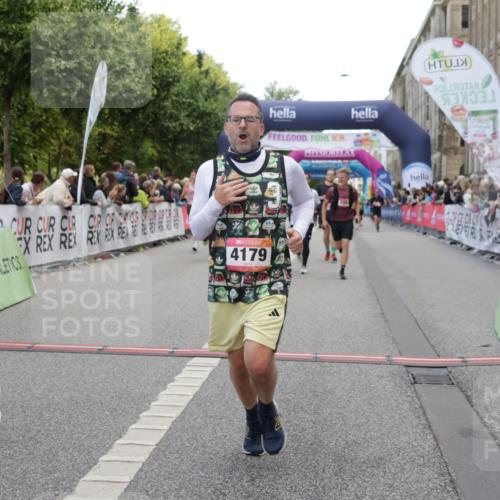 06.09.2026 - CURREX Alsterlauf Yannick Fuchs http://msf.ph/oto/10126265 06.09.2026 10:04:31 Ziel 2025, 2303, 2437, 2581, 2988, 2991, 2993, 3435, 3696, 3711, 3807, 4052, 4179, 4376, 4431, 4630, 4768, 5071, 5644, 5718, 5816, 6193 meine-sportfotos.de
