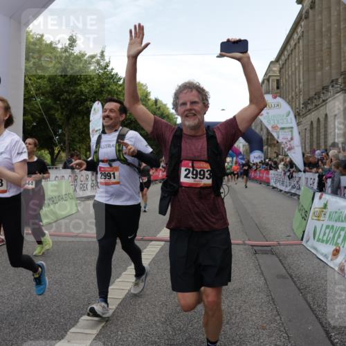06.09.2026 - CURREX Alsterlauf Yannick Fuchs http://msf.ph/oto/10126431 06.09.2026 10:04:35 Ziel 2303, 2581, 2988, 2991, 2993, 3435, 3696, 3807, 4052, 4179, 4431, 4744, 4768, 5071, 5644, 5718, 5767, 6063 meine-sportfotos.de
