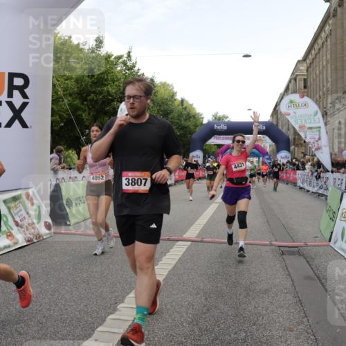 06.09.2026 - CURREX Alsterlauf Yannick Fuchs http://msf.ph/oto/10126474 06.09.2026 10:04:36 Ziel 2581, 2988, 2991, 2993, 3101, 3696, 3807, 4052, 4179, 4431, 4744, 4768, 5071, 5503, 5644, 5767, 6063, 8237 meine-sportfotos.de