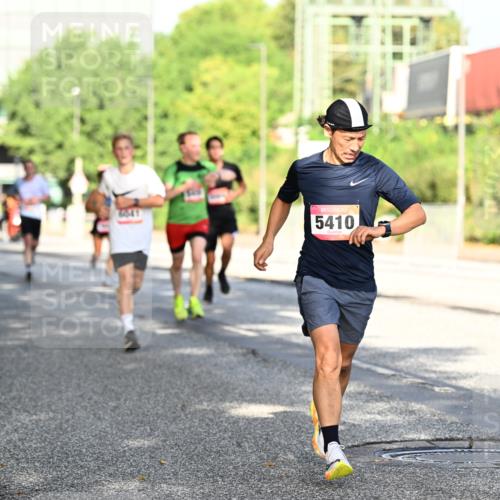 06.09.2026 - CURREX Alsterlauf Dr. Thomas Lammeyer http://msf.ph/oto/10126878 06.09.2026 09:46:07 Laufen 6641, 5410 meine-sportfotos.de
