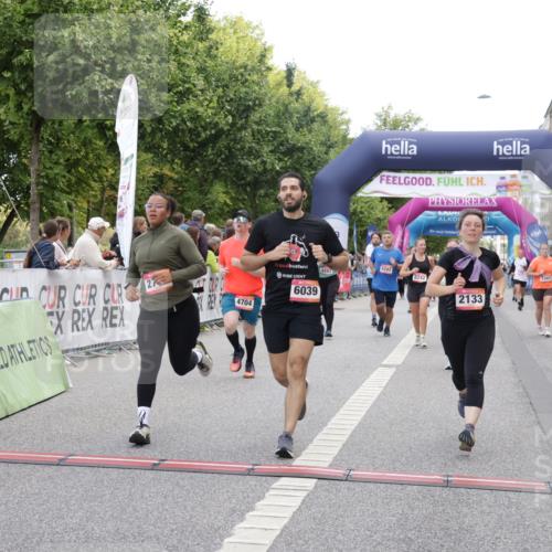 06.09.2026 - CURREX Alsterlauf Yannick Fuchs http://msf.ph/oto/10126900 06.09.2026 10:04:51 Ziel 2095, 2133, 2203, 2278, 2357, 2583, 2658, 2776, 3004, 3005, 3109, 3451, 3452, 4413, 4415, 4516, 4593, 4704, 4874, 4892, 5275, 5504, 5566, 5568, 5576, 6282, 8242 meine-sportfotos.de