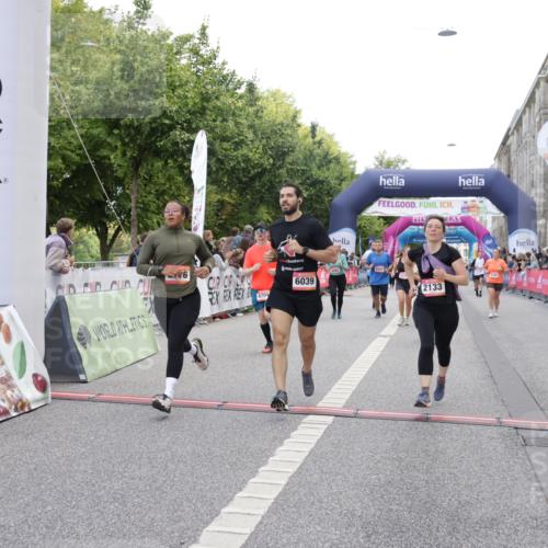 06.09.2026 - CURREX Alsterlauf Yannick Fuchs http://msf.ph/oto/10126910 06.09.2026 10:04:51 Ziel 2095, 2133, 2203, 2278, 2357, 2583, 2658, 2776, 3004, 3005, 3109, 3451, 3452, 4413, 4415, 4516, 4593, 4704, 4874, 4892, 5275, 5504, 5566, 5568, 5576, 6282, 8242 meine-sportfotos.de