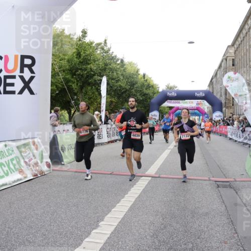 06.09.2026 - CURREX Alsterlauf Yannick Fuchs http://msf.ph/oto/10126916 06.09.2026 10:04:51 Ziel 2095, 2133, 2203, 2278, 2357, 2583, 2658, 2776, 3004, 3005, 3109, 3451, 3452, 4413, 4415, 4516, 4593, 4704, 4874, 4892, 5275, 5504, 5566, 5568, 5576, 6282, 8242 meine-sportfotos.de