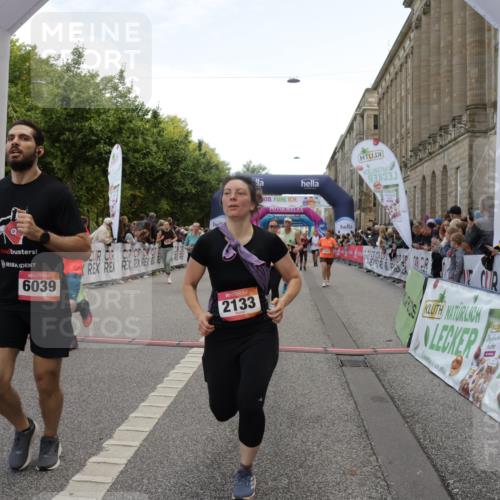 06.09.2026 - CURREX Alsterlauf Yannick Fuchs http://msf.ph/oto/10126943 06.09.2026 10:04:52 Ziel 2095, 2133, 2278, 2343, 2658, 2776, 3004, 3005, 3109, 3412, 3451, 3452, 4413, 4415, 4516, 4593, 4704, 4892, 5275, 5504, 5566, 5568, 6282, 8242 meine-sportfotos.de
