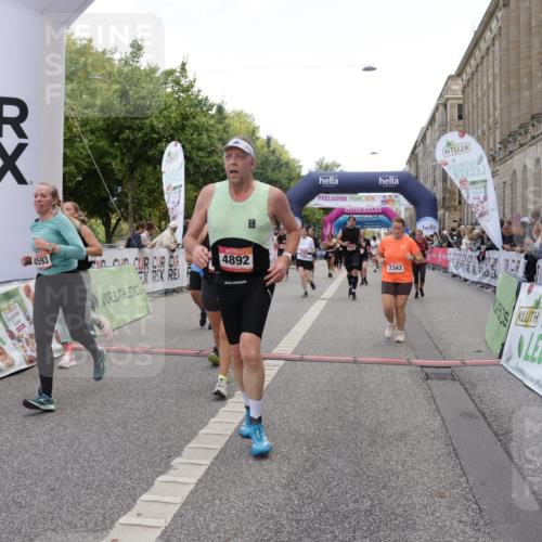 06.09.2026 - CURREX Alsterlauf Yannick Fuchs http://msf.ph/oto/10127073 06.09.2026 10:04:56 Ziel 2095, 2133, 2343, 2512, 2776, 3109, 3412, 3452, 3853, 3854, 3968, 4593, 4704, 4892, 5022, 5329, 6282, 8242 meine-sportfotos.de