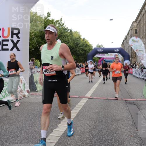 06.09.2026 - CURREX Alsterlauf Yannick Fuchs http://msf.ph/oto/10127100 06.09.2026 10:04:56 Ziel 2095, 2133, 2343, 2512, 2776, 3109, 3412, 3452, 3853, 3854, 3968, 4593, 4704, 4892, 5022, 5329, 6282, 8242 meine-sportfotos.de