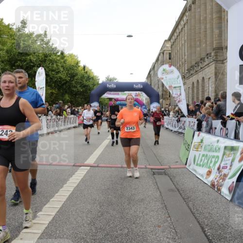 06.09.2026 - CURREX Alsterlauf Yannick Fuchs http://msf.ph/oto/10127109 06.09.2026 10:04:57 Ziel 2095, 2133, 2343, 2512, 2776, 3412, 3452, 3853, 3854, 3968, 4593, 4704, 4892, 5022, 5329, 6282, 8242, 8298 meine-sportfotos.de