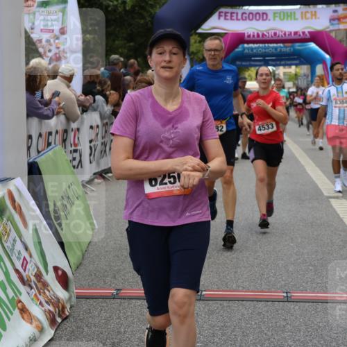 06.09.2026 - CURREX Alsterlauf Strokosch-Dieckow http://msf.ph/oto/10127292 06.09.2026 10:01:09 Ziel 2307, 2882, 3312, 3941, 4120, 4418, 4533, 4628, 4914, 5092, 5145, 5317, 5387, 5785, 6250, 6353, 6356, 6384, 8120, 8215 meine-sportfotos.de