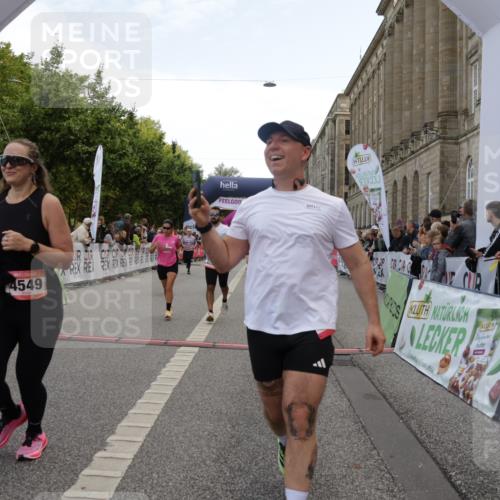 06.09.2026 - CURREX Alsterlauf Yannick Fuchs http://msf.ph/oto/10127398 06.09.2026 10:05:05 Ziel 2512, 2709, 3317, 3793, 3853, 3854, 3968, 4231, 4549, 5022, 5300, 5329, 5765, 6179, 6209, 6251, 6253, 8064, 8099, 8298 meine-sportfotos.de