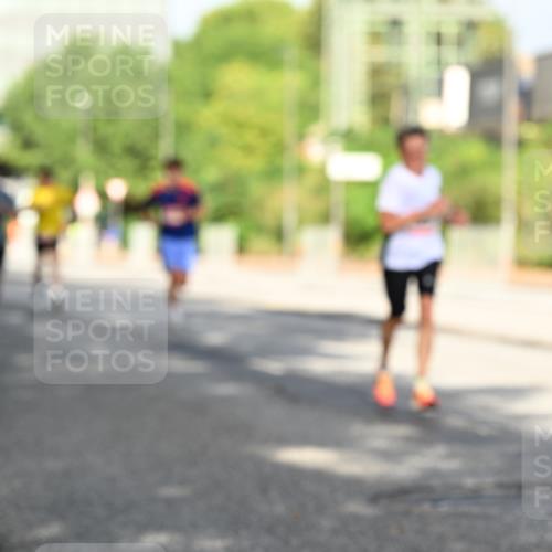 06.09.2026 - CURREX Alsterlauf Dr. Thomas Lammeyer http://msf.ph/oto/10127627 06.09.2026 09:47:26 Laufen  meine-sportfotos.de