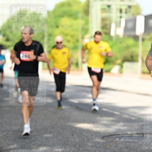 06.09.2026 - CURREX Alsterlauf Dr. Thomas Lammeyer http://msf.ph/oto/10127654 06.09.2026 09:47:31 Laufen 1 meine-sportfotos.de