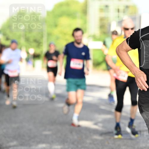 06.09.2026 - CURREX Alsterlauf Dr. Thomas Lammeyer http://msf.ph/oto/10127668 06.09.2026 09:47:34 Laufen 2802 meine-sportfotos.de