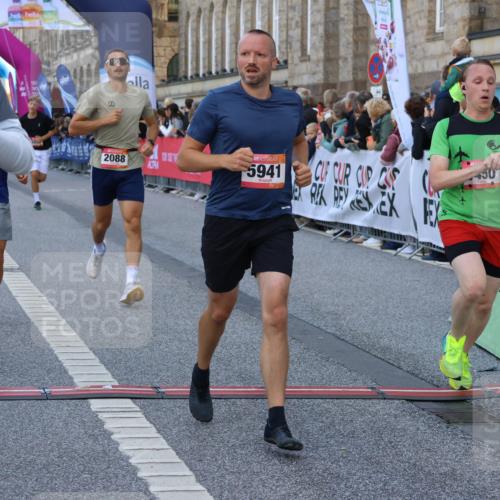 06.09.2026 - CURREX Alsterlauf Strokosch-Dieckow http://msf.ph/oto/10127688 06.09.2026 09:48:40 Ziel 2081, 2088, 2480, 3008, 3798, 3847, 4359, 4553, 4898, 5245, 5450, 5941, 6198, 6481, 8188, 8223 meine-sportfotos.de