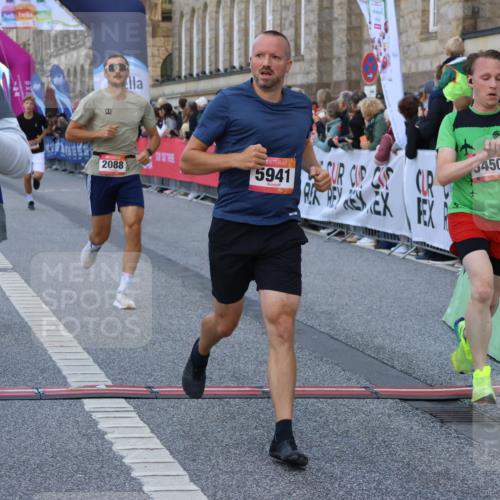 06.09.2026 - CURREX Alsterlauf Strokosch-Dieckow http://msf.ph/oto/10127697 06.09.2026 09:48:40 Ziel 2081, 2088, 2480, 3008, 3798, 3847, 4359, 4553, 4898, 5245, 5450, 5941, 6198, 6481, 8188, 8223 meine-sportfotos.de