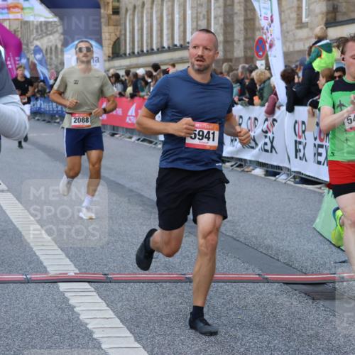 06.09.2026 - CURREX Alsterlauf Strokosch-Dieckow http://msf.ph/oto/10127704 06.09.2026 09:48:40 Ziel 2081, 2088, 2480, 3008, 3798, 3847, 4359, 4553, 4898, 5245, 5450, 5941, 6198, 6481, 8188, 8223 meine-sportfotos.de