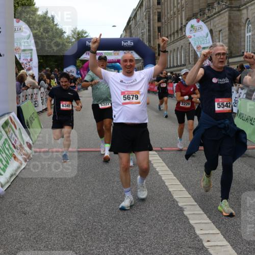 06.09.2026 - CURREX Alsterlauf Strokosch-Dieckow http://msf.ph/oto/10128089 06.09.2026 10:01:54 Ziel 2040, 2229, 2375, 2977, 3150, 3322, 3448, 3563, 3618, 4117, 4162, 4608, 4618, 5186, 5265, 5380, 5542, 5679, 5899, 6171, 6341, 8096, 8122 meine-sportfotos.de