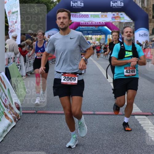 06.09.2026 - CURREX Alsterlauf Strokosch-Dieckow http://msf.ph/oto/10128387 06.09.2026 09:49:16 Ziel 2009, 2216, 3383, 3845, 3898, 4249, 5331, 5448, 5667, 5924, 6173, 6380, 6415, 8065 meine-sportfotos.de