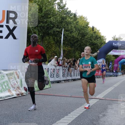 06.09.2026 - CURREX Alsterlauf Yannick Fuchs http://msf.ph/oto/10128390 06.09.2026 09:36:45 Ziel 26, 2813, 5340, 5375, 5444, 5490, 5972, 6412 meine-sportfotos.de