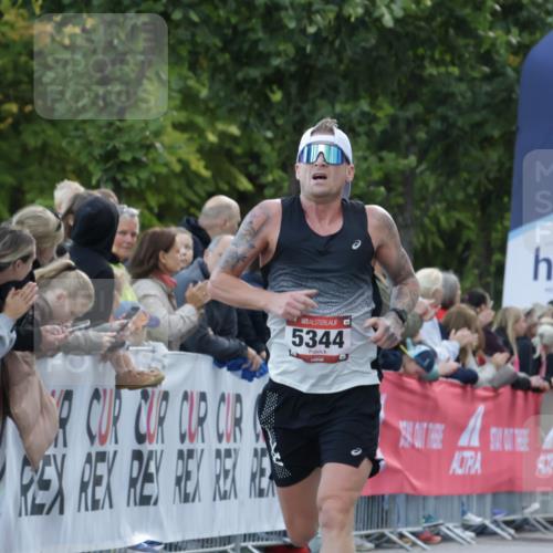 06.09.2026 - CURREX Alsterlauf Yannick Fuchs http://msf.ph/oto/10128500 06.09.2026 09:36:57 Ziel 5344 meine-sportfotos.de