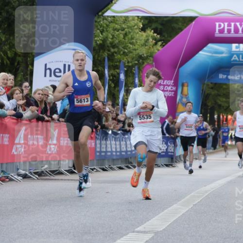 06.09.2026 - CURREX Alsterlauf Yannick Fuchs http://msf.ph/oto/10128548 06.09.2026 09:36:59 Ziel 5344, 5535, 5613 meine-sportfotos.de