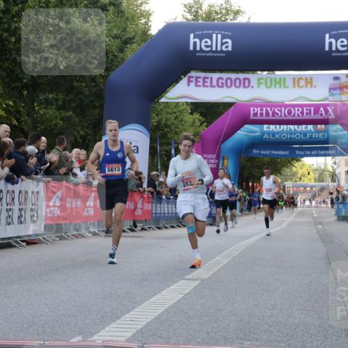 06.09.2026 - CURREX Alsterlauf Yannick Fuchs http://msf.ph/oto/10128571 06.09.2026 09:37:00 Ziel 5344, 5535, 5613 meine-sportfotos.de