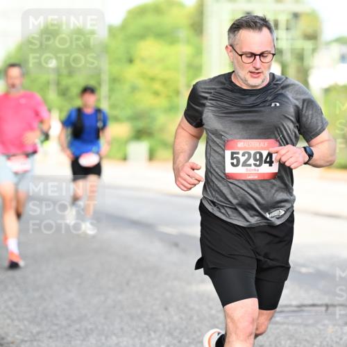 06.09.2026 - CURREX Alsterlauf Dr. Thomas Lammeyer http://msf.ph/oto/10128581 06.09.2026 09:49:22 Laufen 5294 meine-sportfotos.de