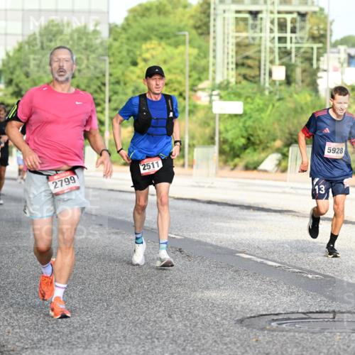 06.09.2026 - CURREX Alsterlauf Dr. Thomas Lammeyer http://msf.ph/oto/10128591 06.09.2026 09:49:23 Laufen 11, 5323, 2799, 2511, 5928 meine-sportfotos.de
