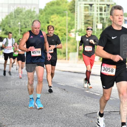 06.09.2026 - CURREX Alsterlauf Dr. Thomas Lammeyer http://msf.ph/oto/10128613 06.09.2026 09:49:27 Laufen 4570, 4226, 06, 3316, 3058 meine-sportfotos.de