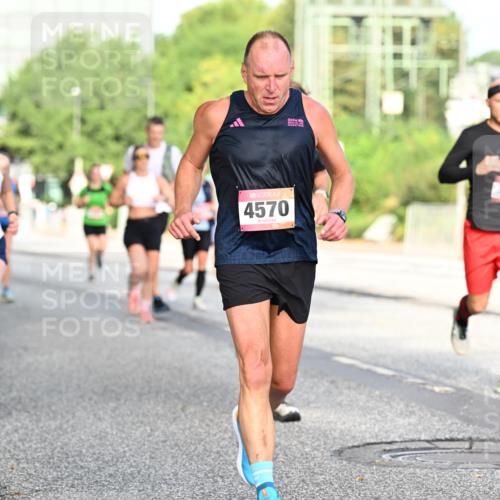 06.09.2026 - CURREX Alsterlauf Dr. Thomas Lammeyer http://msf.ph/oto/10128628 06.09.2026 09:49:28 Laufen 4226, 4570, 3316 meine-sportfotos.de