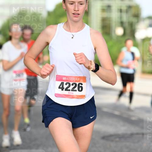 06.09.2026 - CURREX Alsterlauf Dr. Thomas Lammeyer http://msf.ph/oto/10128647 06.09.2026 09:49:31 Laufen 4226 meine-sportfotos.de