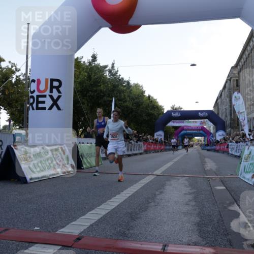 06.09.2026 - CURREX Alsterlauf Yannick Fuchs http://msf.ph/oto/10128648 06.09.2026 09:37:02 Ziel 5344, 5535, 5613 meine-sportfotos.de