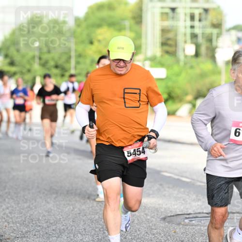 06.09.2026 - CURREX Alsterlauf Dr. Thomas Lammeyer http://msf.ph/oto/10128721 06.09.2026 09:49:39 Laufen 5454, 6141 meine-sportfotos.de