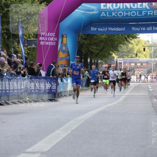 06.09.2026 - CURREX Alsterlauf Yannick Fuchs http://msf.ph/oto/10128780 06.09.2026 09:37:08 Ziel 5535, 5613, 6005, 6006 meine-sportfotos.de