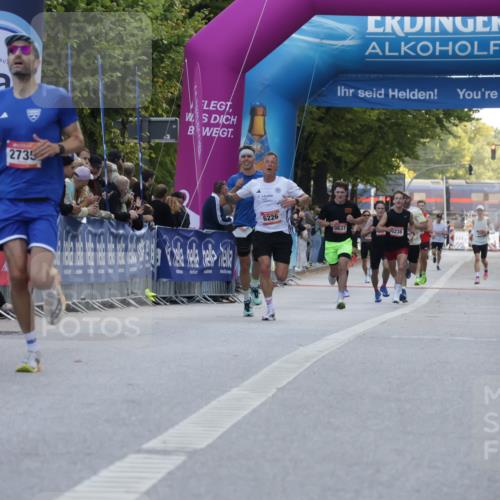 06.09.2026 - CURREX Alsterlauf Yannick Fuchs http://msf.ph/oto/10128897 06.09.2026 09:37:16 Ziel 2735, 6006, 6008 meine-sportfotos.de