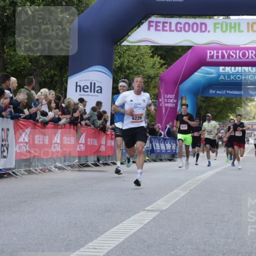 06.09.2026 - CURREX Alsterlauf Yannick Fuchs http://msf.ph/oto/10128989 06.09.2026 09:37:20 Ziel 2735, 6008, 6226 meine-sportfotos.de