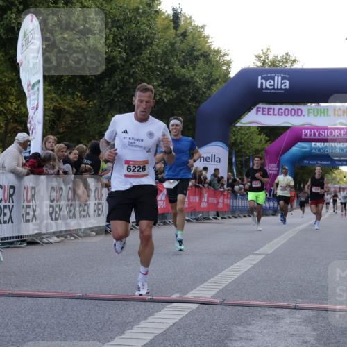 06.09.2026 - CURREX Alsterlauf Yannick Fuchs http://msf.ph/oto/10129070 06.09.2026 09:37:23 Ziel 2735, 6008, 6057, 6226 meine-sportfotos.de