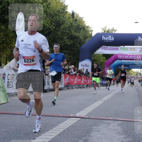 06.09.2026 - CURREX Alsterlauf Yannick Fuchs http://msf.ph/oto/10129089 06.09.2026 09:37:24 Ziel 2735, 5637, 6008, 6057, 6226, 6238 meine-sportfotos.de