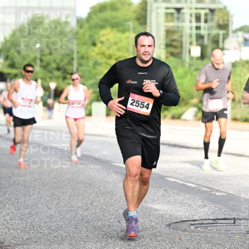 06.09.2026 - CURREX Alsterlauf Dr. Thomas Lammeyer http://msf.ph/oto/10129149 06.09.2026 09:50:24 Laufen 2554 meine-sportfotos.de