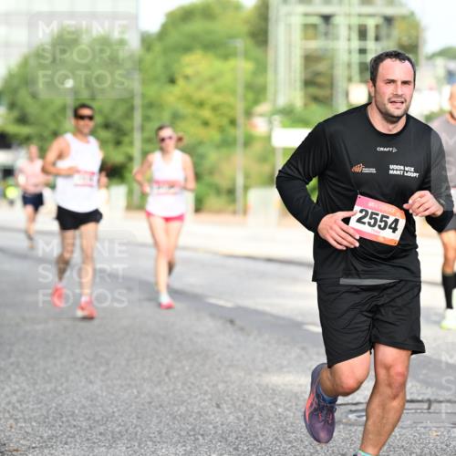 06.09.2026 - CURREX Alsterlauf Dr. Thomas Lammeyer http://msf.ph/oto/10129153 06.09.2026 09:50:24 Laufen 2554 meine-sportfotos.de