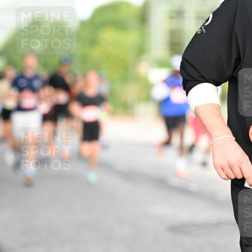 06.09.2026 - CURREX Alsterlauf Dr. Thomas Lammeyer http://msf.ph/oto/10129274 06.09.2026 09:50:36 Laufen 8 meine-sportfotos.de