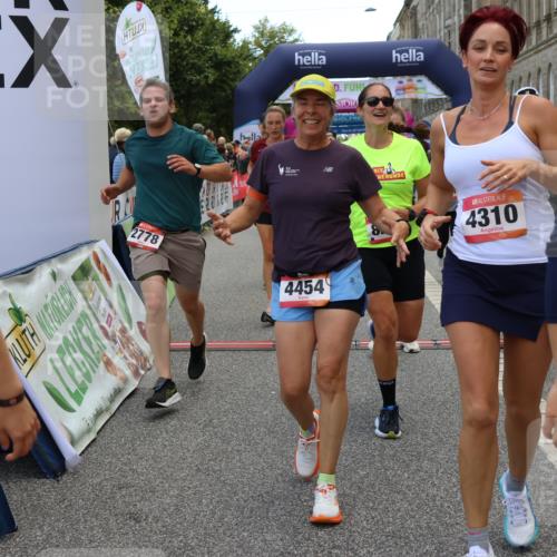06.09.2026 - CURREX Alsterlauf Strokosch-Dieckow http://msf.ph/oto/10129440 06.09.2026 10:03:12 Ziel 2096, 2778, 3096, 3131, 3626, 3762, 3919, 3920, 4229, 4310, 4454, 4519, 4919, 4922, 4936, 5047, 5054, 5234, 5653, 5756, 5936, 6049, 6264, 6324, 6377, 6379, 8043, 8100, 8288 meine-sportfotos.de