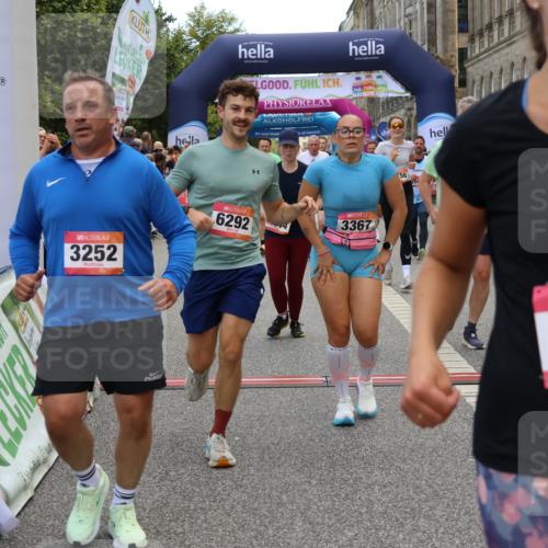 06.09.2026 - CURREX Alsterlauf Strokosch-Dieckow http://msf.ph/oto/10129626 06.09.2026 10:03:35 Ziel 2447, 2448, 2501, 2629, 2630, 2740, 2741, 2820, 2869, 3227, 3252, 3367, 3756, 4777, 5087, 5360, 5408, 5461, 6290, 6292, 6344, 8022, 8263, 8279, 8315, 8323 meine-sportfotos.de