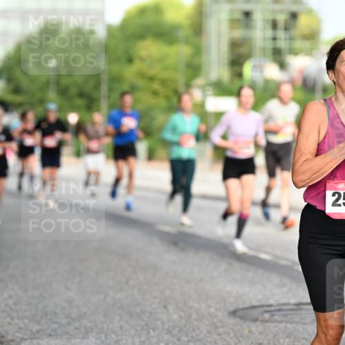 06.09.2026 - CURREX Alsterlauf Dr. Thomas Lammeyer http://msf.ph/oto/10129803 06.09.2026 09:51:36 Laufen 2502 meine-sportfotos.de