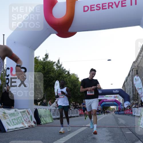 06.09.2026 - CURREX Alsterlauf Yannick Fuchs http://msf.ph/oto/10129865 06.09.2026 09:37:56 Ziel 2802, 3382, 5671, 6001, 6300, 8011 meine-sportfotos.de
