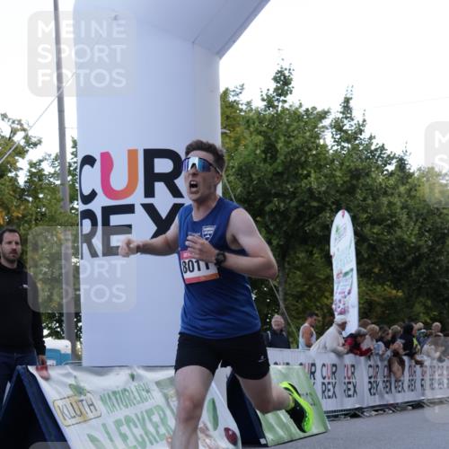 06.09.2026 - CURREX Alsterlauf Yannick Fuchs http://msf.ph/oto/10130018 06.09.2026 09:37:59 Ziel 2802, 3382, 5901, 6001, 6300, 8011 meine-sportfotos.de