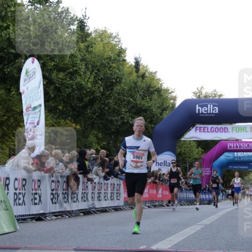 06.09.2026 - CURREX Alsterlauf Yannick Fuchs http://msf.ph/oto/10130087 06.09.2026 09:38:00 Ziel 2562, 2802, 3382, 5901, 6001, 6300, 8011 meine-sportfotos.de