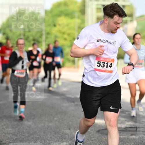 06.09.2026 - CURREX Alsterlauf Dr. Thomas Lammeyer http://msf.ph/oto/10130116 06.09.2026 09:52:17 Laufen 5314 meine-sportfotos.de
