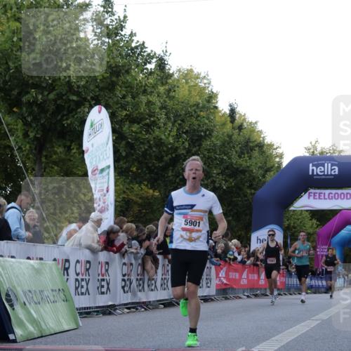 06.09.2026 - CURREX Alsterlauf Yannick Fuchs http://msf.ph/oto/10130123 06.09.2026 09:38:01 Ziel 2562, 2802, 3382, 4176, 5901, 6001, 6300, 8011 meine-sportfotos.de