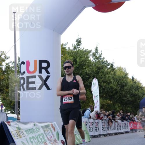 06.09.2026 - CURREX Alsterlauf Yannick Fuchs http://msf.ph/oto/10130264 06.09.2026 09:38:05 Ziel 2562, 4176, 5658, 5901, 6003, 8011 meine-sportfotos.de