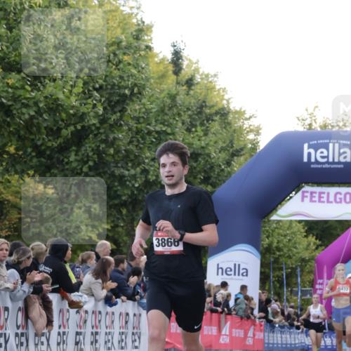 06.09.2026 - CURREX Alsterlauf Yannick Fuchs http://msf.ph/oto/10130342 06.09.2026 09:38:10 Ziel 2562, 3866, 4176, 4432, 5658, 6003 meine-sportfotos.de